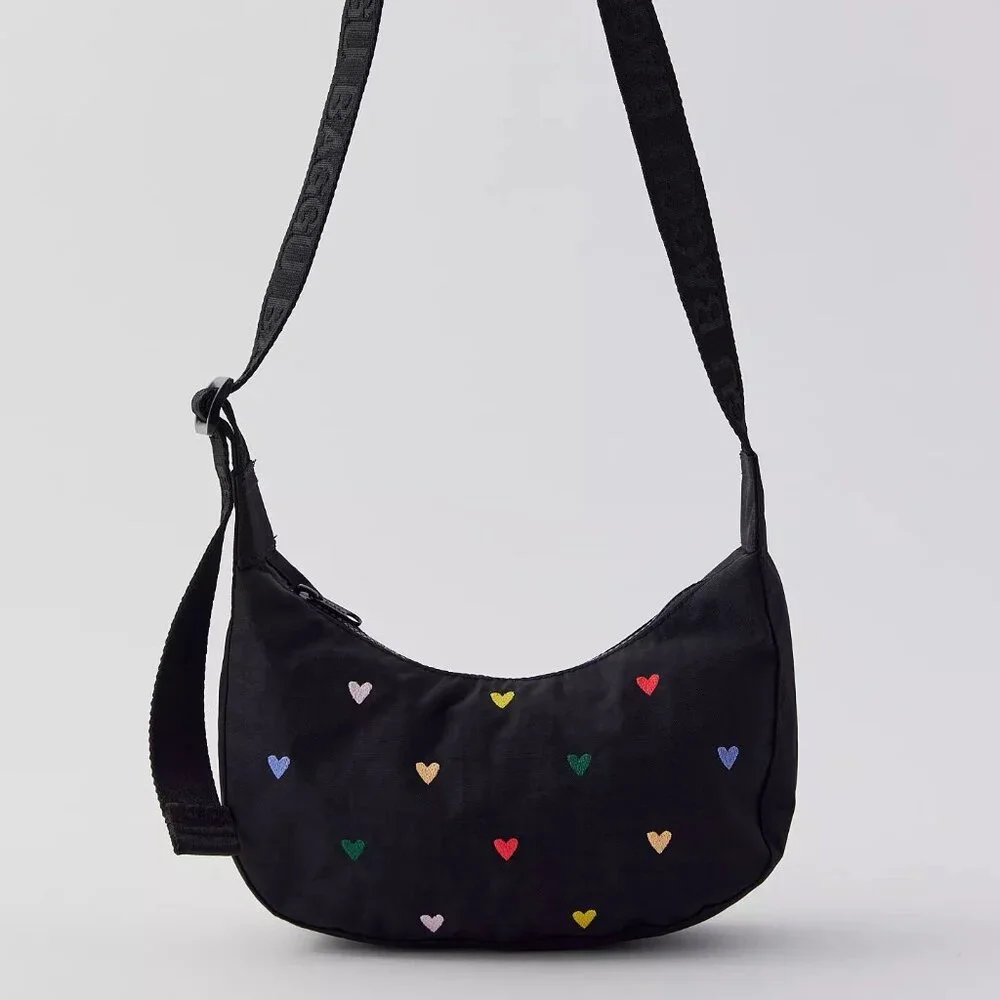 NWT Baggu Small Crescent Bag - Embroidered Hearts - Picture 4 of 8